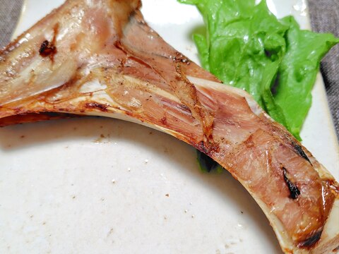 皮パリッ身はしっとり マグロカマのオーブン塩焼き